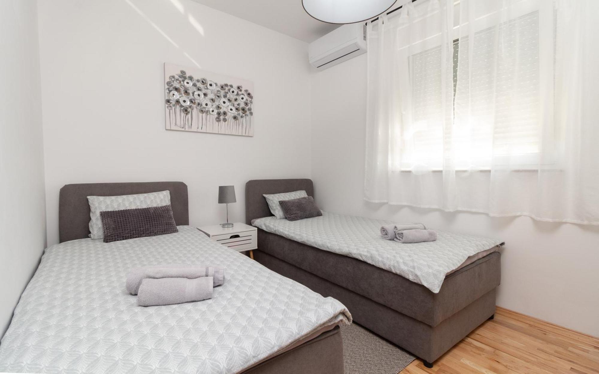 Modern And Spacious Apartment Helena Near The Beach Privlaka  Exterior foto